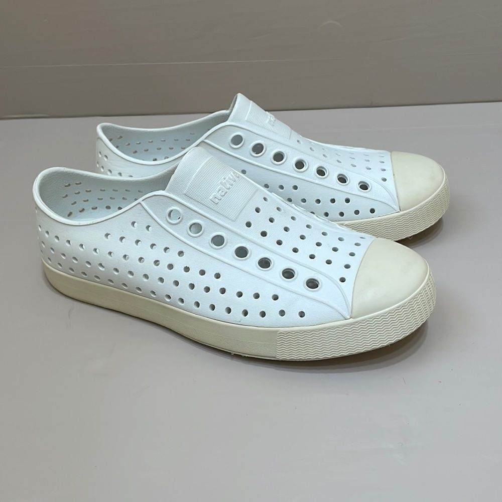 NATIVE JEFFERSON IN WHITE‎